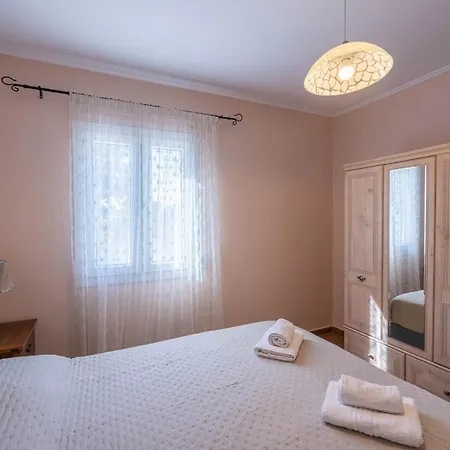 Artemis Traditional House Valeriánosz