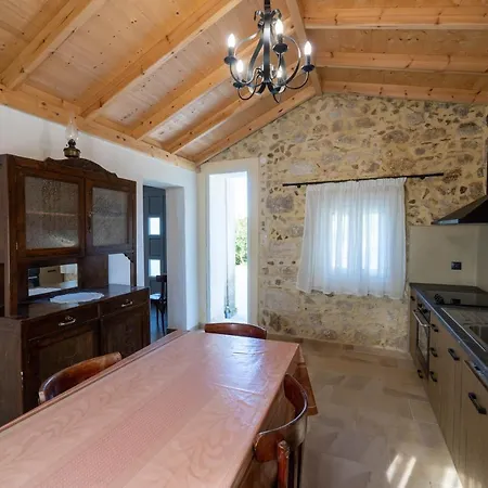 Artemis Traditional House Holiday home *