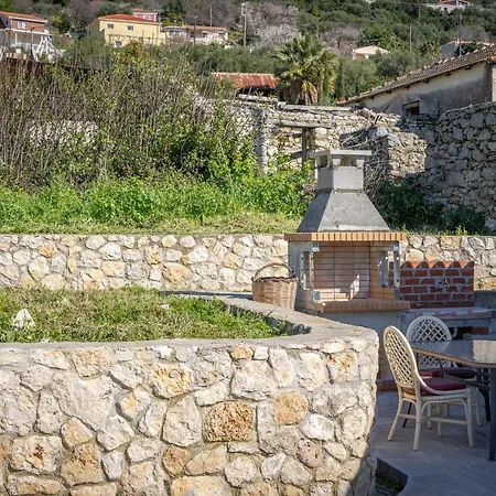 Artemis Traditional House Holiday home