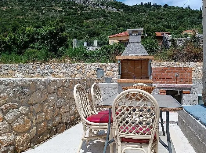 Artemis Traditional House בית נופש