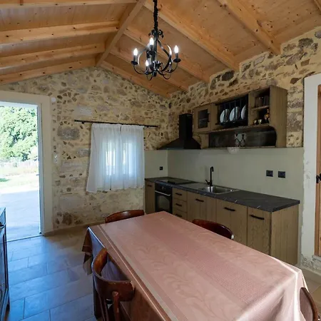 Artemis Traditional House Valerianos