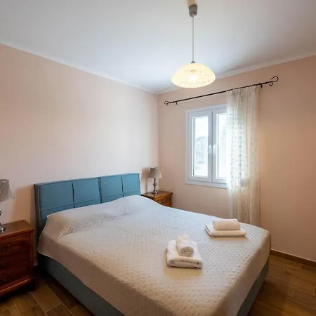 Artemis Traditional House Valerianos